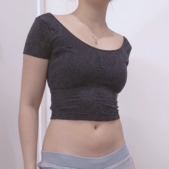 Abercrombie Cropped Fitted Rose Embossed Backless Top - Picture 2 of 9